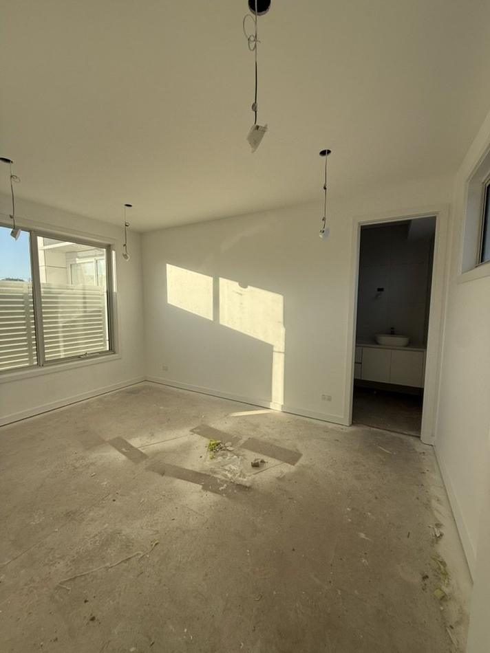 2/91 Boundary Road, Coburg