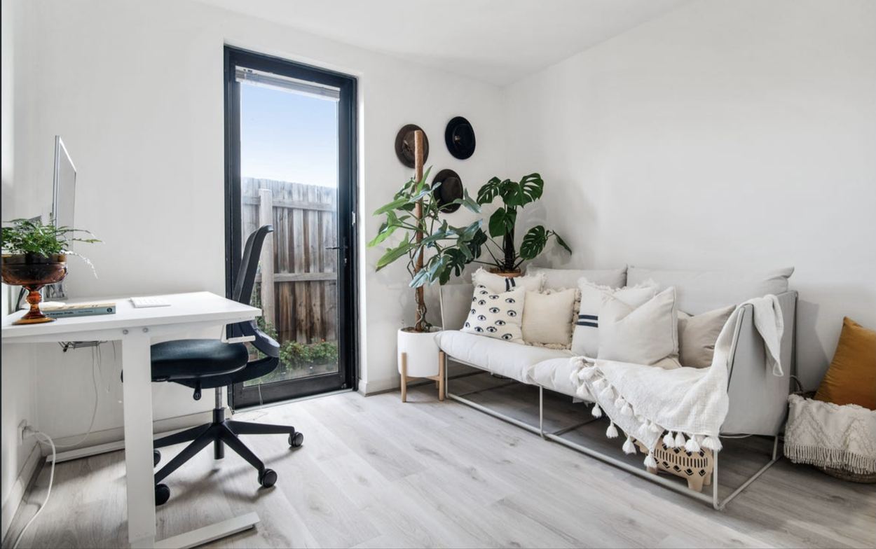 6/1 Kaye Court, Coburg &mdash; Third bedroom / study