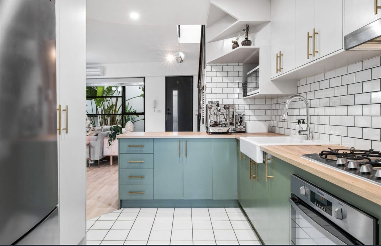 6/1 Kaye Court, Coburg &mdash; Kitchen with timber benchtops
