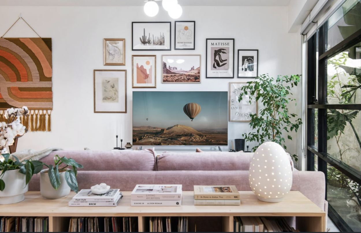 6/1 Kaye Court, Coburg &mdash; Living room