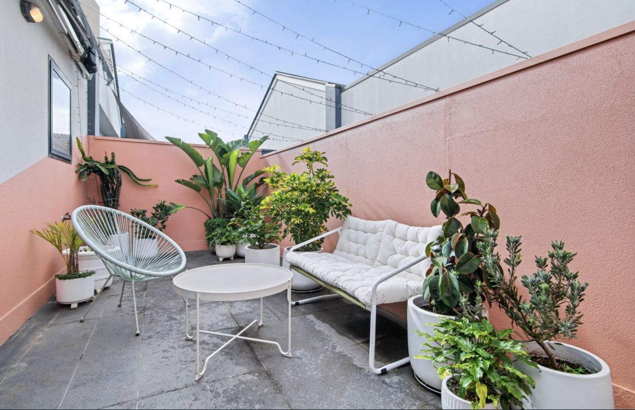 6/1 Kaye Court, Coburg &mdash; Private terrace